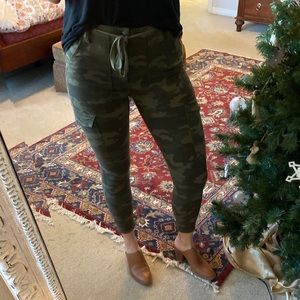 Skinny Cargo Camo Pants
